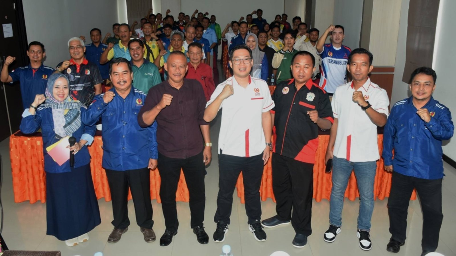 Ketua KONI Provinsi Kepulauan Bangka Belitung, Ricky Kuniawan (Tengah depan) hadir dalam Rakerkab KONI Beltim 2024 di Hotel Guest Manggar, Sabtu 7 Desember 2024 kemarin.