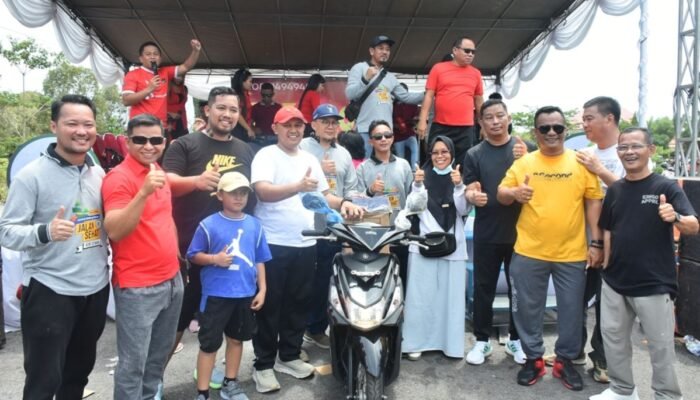 Darti Pemenang Hadiah Utama Jalan Sehat Kun Dewan