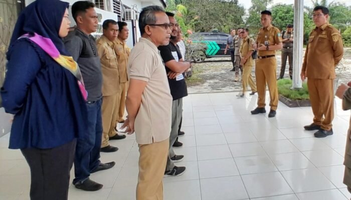 Sidak Kantor Camat Gantung, Kamarudin Muten Temukan Enam Pegawai Hilang Tanpa Kabar